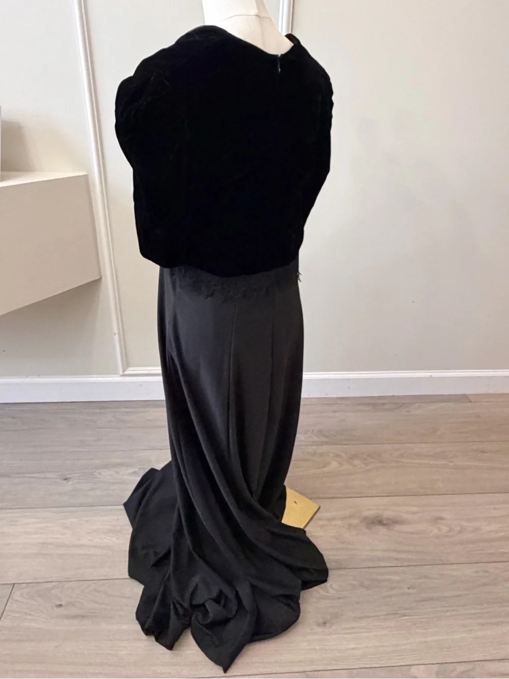 Elegant Black Velvet Maxi Skirt with Fringe Waist